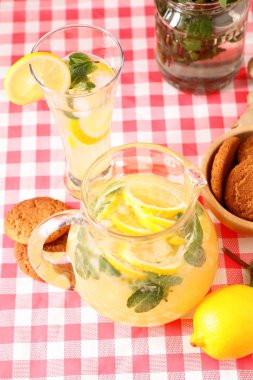 cam ev yapımı limonata