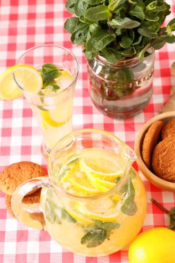 cam ev yapımı limonata