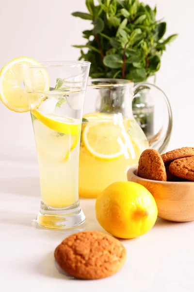 Glas hausgemachte Limonade — Stockfoto