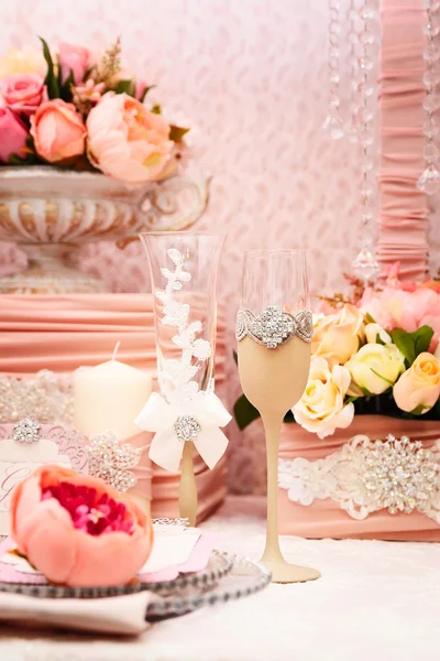 Wedding table. Close-up of wine glasses — Stock Photo, Image