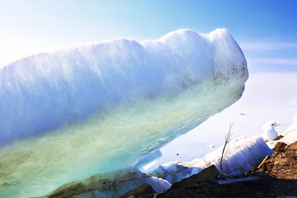 Sciogliere il ghiaccio primaverile, Taimyr, Russia — Foto Stock