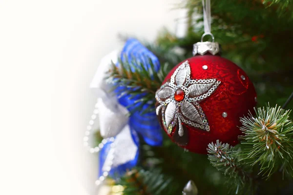 Dekoratív labdát karácsonyi fa — Stock Fotó