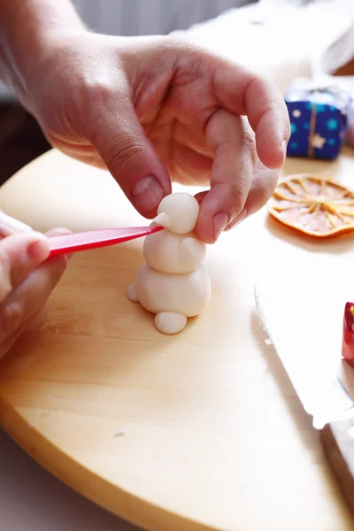 Faire bonhomme de neige à partir de sucre mastic — Photo