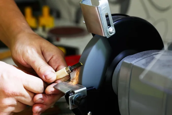 Working on the grinding machine — Stock Photo, Image