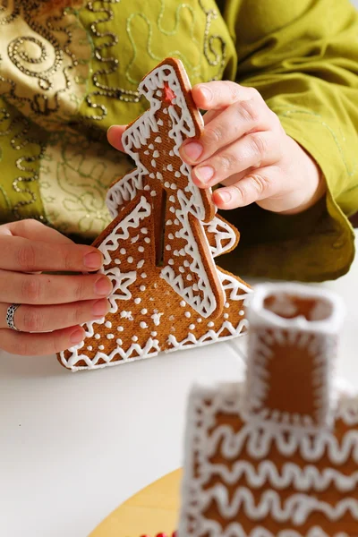 Decorare biscotti di pan di zenzero . — Foto Stock