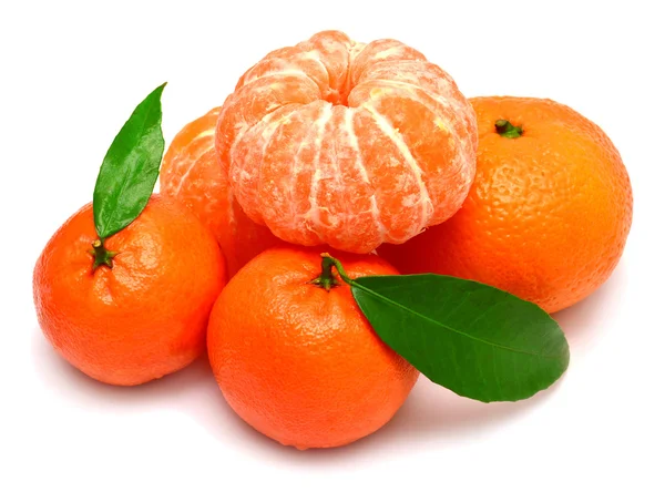 Mandarino con foglia e fette — Foto Stock