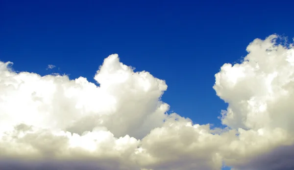 Ciel avec nuages — Photo