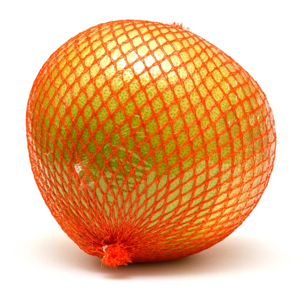 Pomelo fruta embrulhada em retículo de plástico — Fotografia de Stock