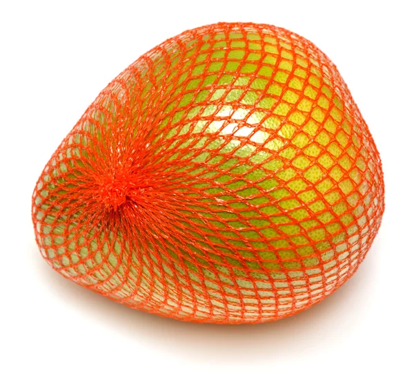 Pomelo vruchten verpakt in plastic dradenkruis — Stockfoto