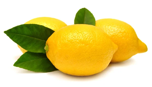 Ripe lemons with leaves — Stock Photo, Image