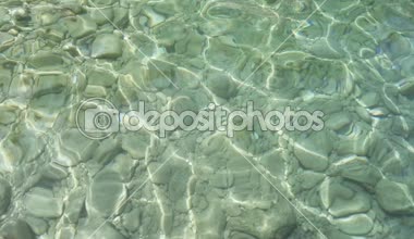 Dalgalı deniz yüzeyi güneş yansıması ile