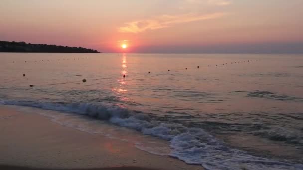 Tengerre strand napkelte megtekintése (Bulgária). — Stock videók