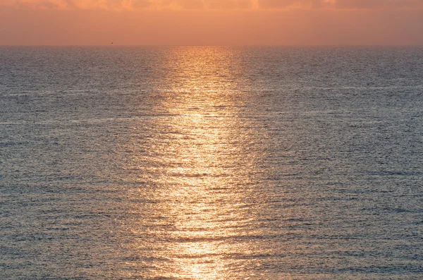 Vista mar do nascer do sol com sut track . — Fotografia de Stock