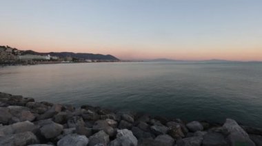 Salerno (İtalya) Yalı gün batımı görünümü.