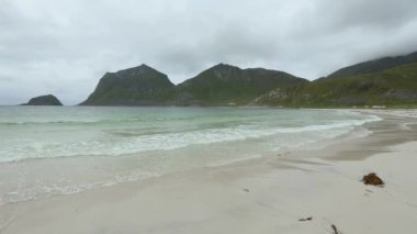 Lofoten sahil yaz görünümü, Norveç.