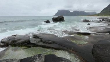 Lofoten sahil yaz görünümü, Norveç.