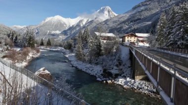 Haselgehr Köyü kış görünümü (Avusturya, Tirol).