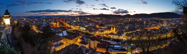 Město Štýrský Hradec noc horní panorama (Rakousko). — Stock fotografie