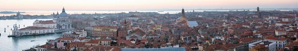 Venetië (Italië) stad top panorama. — Stockfoto