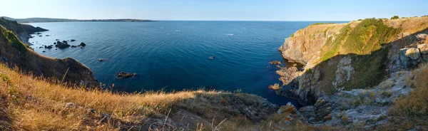 Yaz deniz kıyı şeridi panorama. — Stok fotoğraf