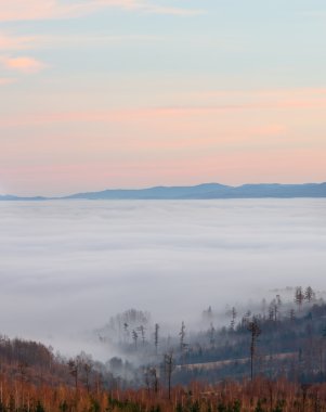 Güzel gün batımı bulutlu görünüm.