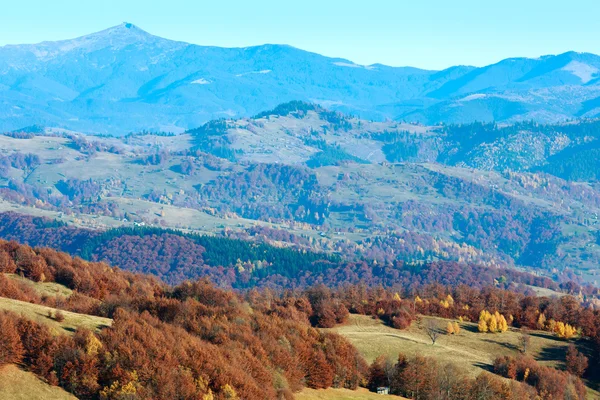 Őszi ködös hegyvidéki táj. — Stock Fotó