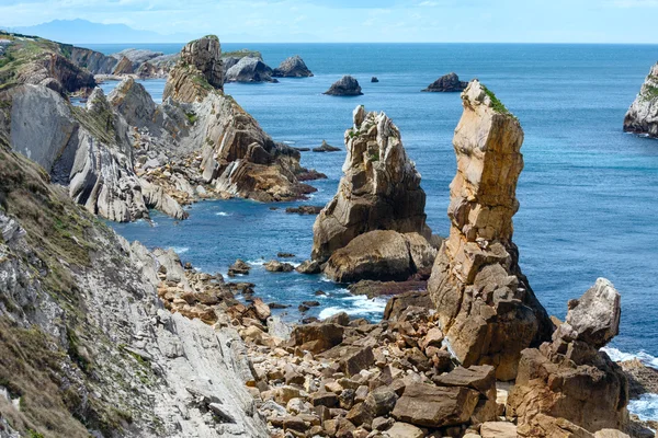 Costa atlântica perto da praia da Portio — Fotografia de Stock