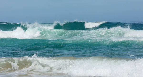Vlny příboje moře. — Stock fotografie