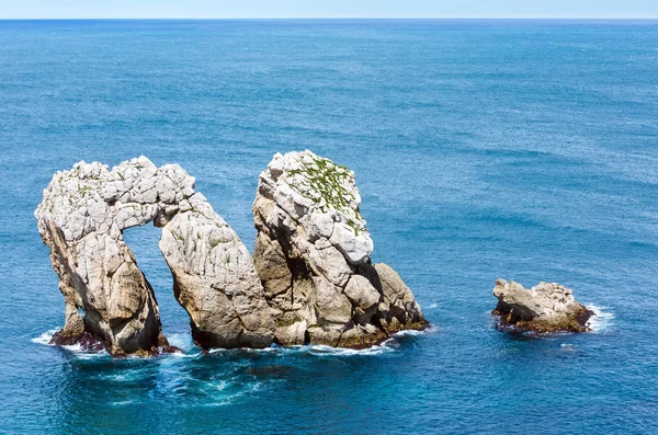 Felsen in der Nähe von Portio Beach (Spanien). — Stockfoto