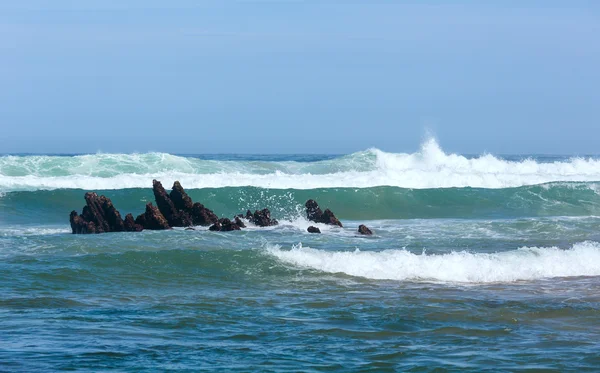 Vlny příboje moře. — Stock fotografie