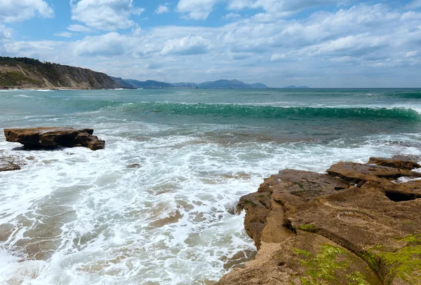 Beach Azkorri nebo Gorrondatxe. — Stock fotografie