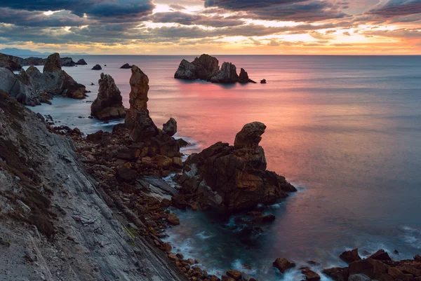 Puesta de sol Arnia Playa costa paisaje . — Foto de Stock