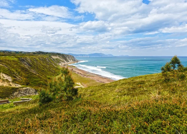 Beach Azkorri nebo Gorrondatxe. — Stock fotografie