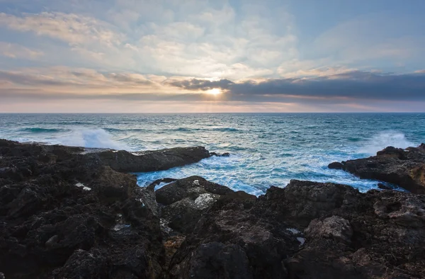 Evening seascape view from rocky shore. — Stock Photo, Image