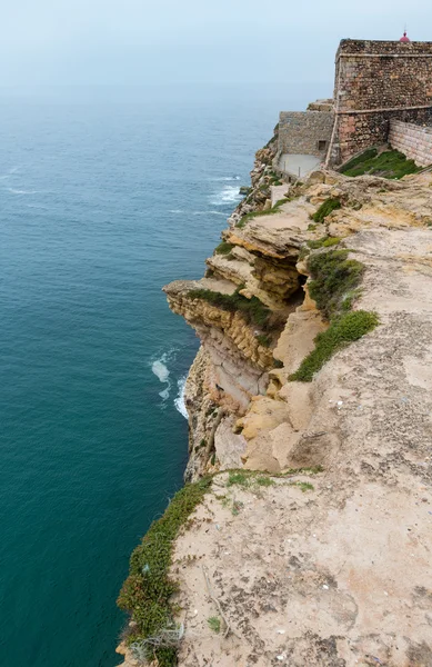 Latarnia morska w pobliżu Nazare (Portugalia). — Zdjęcie stockowe