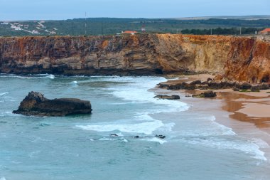 Atlantik Okyanusu'nun sahil görünümü (Algarve, Portekiz).