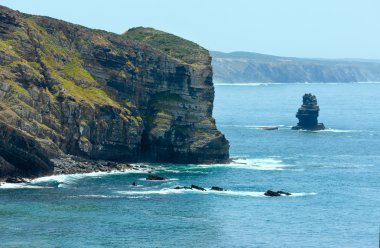 Yaz Atlantik Okyanusu kayalık Sahil (Algarve, Portekiz).