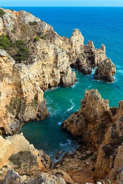 대서양 바위 해안선 (폰 다 Piedade, 라고스, Algarve, 포트 — 스톡 사진