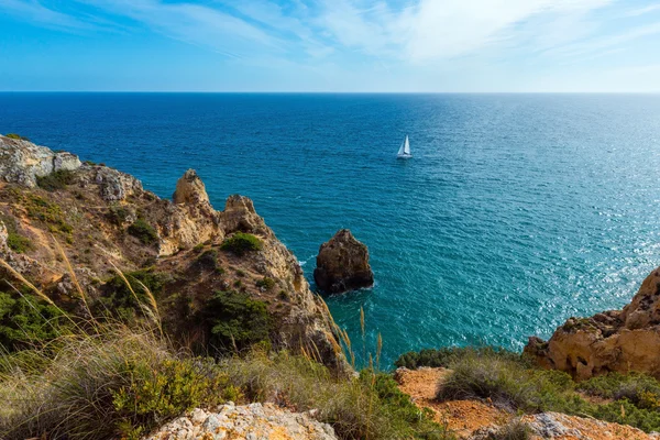 Skalnaté pobřeží Atlantiku (Ponta da Piedade, Lagos, Algarve, Portugalsko — Stock fotografie