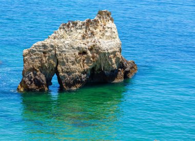 Beach (Portekiz yakınındaki taş).