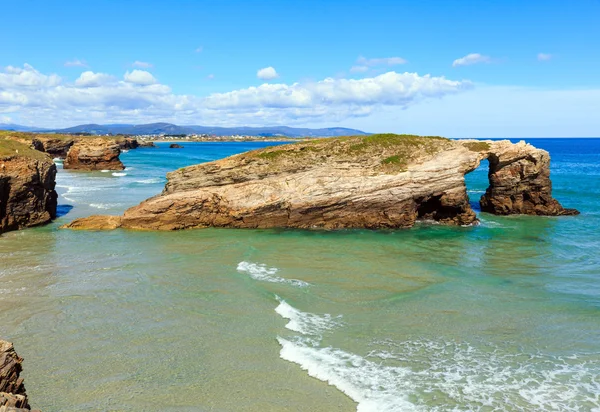 Sommerlandschaft an der kantabrischen Küste. — Stockfoto