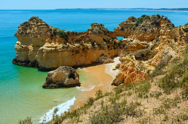 Алгарве пляж Дос Трес Ирмаош (Португалия) ) — стоковое фото