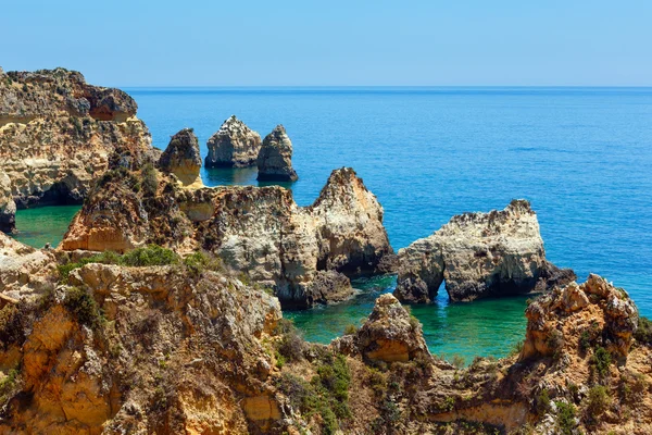 Літній rocky берегової лінії атлантичних (Алгарве, Португалія). — стокове фото