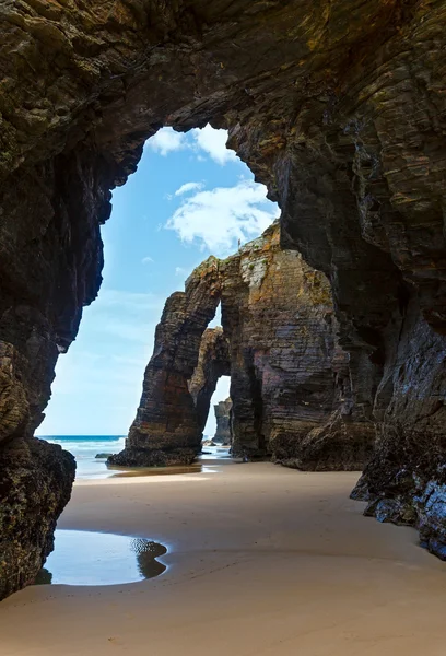 Naturliga valv på stranden. — Stockfoto