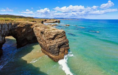 Sahilde doğal kemerler.