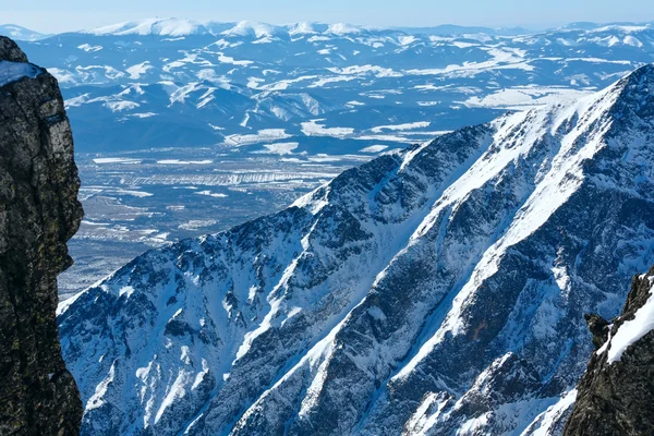 Zimowy krajobraz górski. — Zdjęcie stockowe