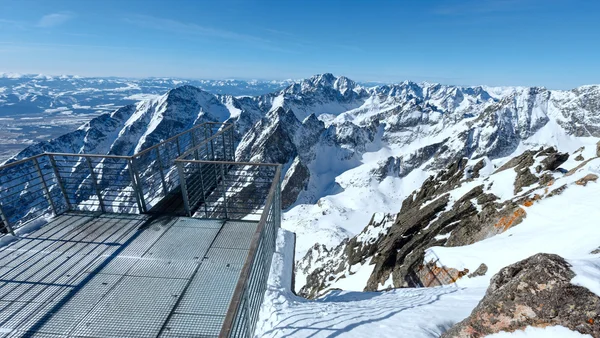 Paesaggio montano invernale. — Foto Stock