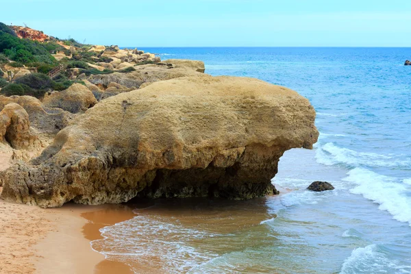 Plaża w miejscowości Albufeira (Algarve, Portugalia). — Zdjęcie stockowe