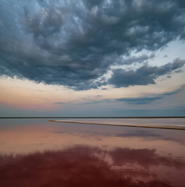 Zonsondergang Genichesk Roze Extreem Zoute Meer Gekleurd Door Microalgen Met — Stockfoto