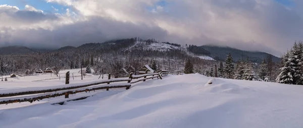 Hügel Auf Dem Land Wälder Und Ackerland Winter Abgelegenen Alpinen — Stockfoto